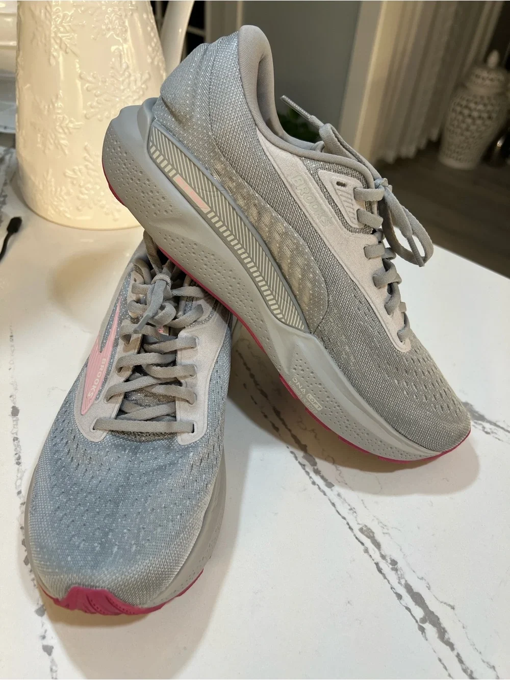 Brooks Women's Gray and Pink Low-Profile Running Sneakers size W10